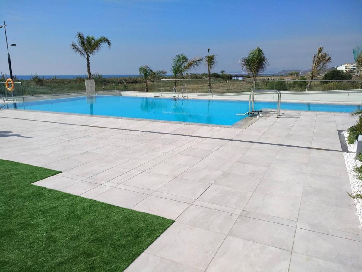 Apartamento En Primera Linea De Playa, Con Piscina Y Garaje En Torrox Costa 外观 照片
