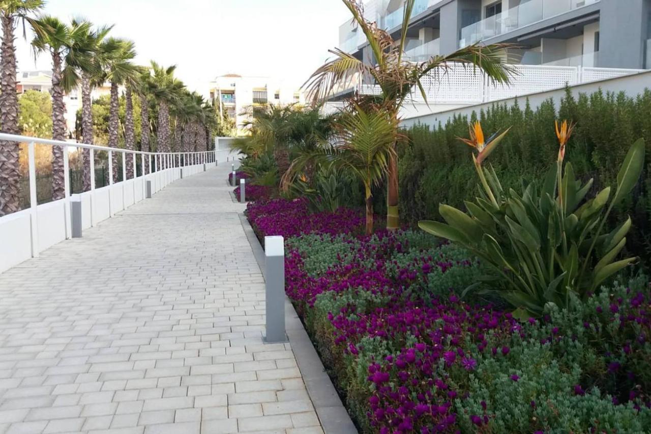 Apartamento En Primera Linea De Playa, Con Piscina Y Garaje En Torrox Costa 外观 照片