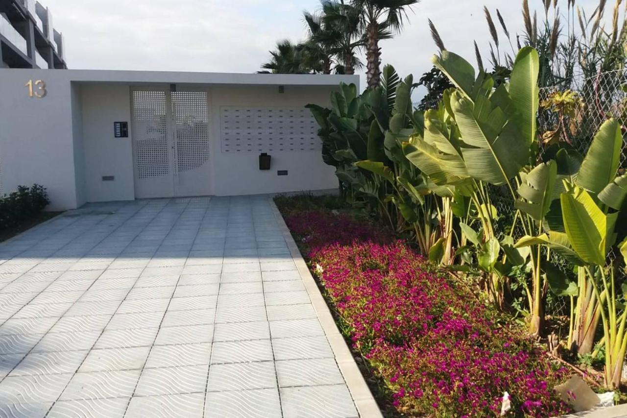 Apartamento En Primera Linea De Playa, Con Piscina Y Garaje En Torrox Costa 外观 照片